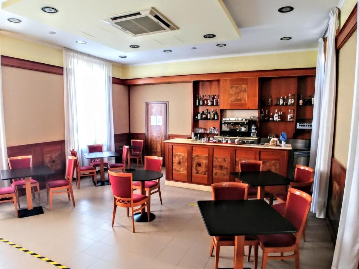 卡兰西尼酒店 萨尔索马焦雷泰尔梅 外观 照片